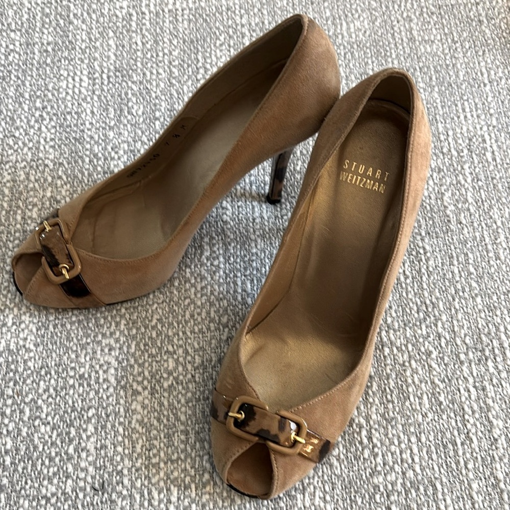 STUART WEITZMAN - size 7 1/2 - Tan Suede 4” peekaboo pumps w/Cheetah accents.